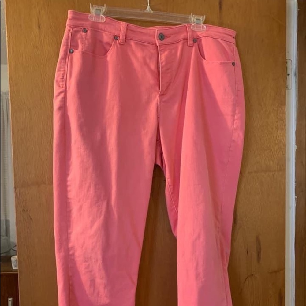 Capri pants